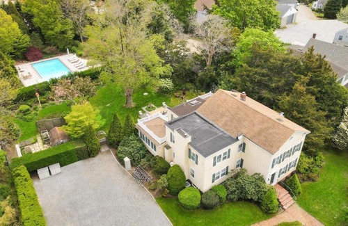 Southampton Haus | The Manor