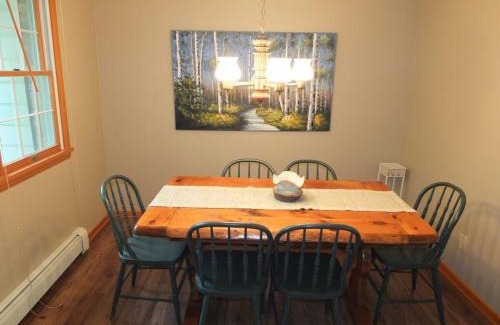 Frankfort Haus | The Maple Cottage - Walk To Beach & Lake Michigan