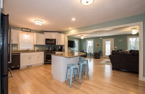 Buzzards Bay Haus | Das Margarita-Haus mit Whirlpool, Spielhalle und Theater. 5 Minuten zu Fuß zum Strand