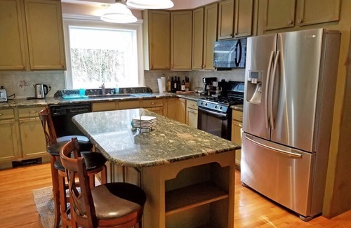 Village Green Haus | The Marlin House, 6 bedrooms 4 full baths sleeps 16 & pet friendly