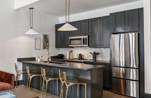 Central Business District Hotel | The Mary Beth - 4BR + Art Gallery