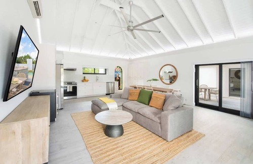 North Side Eigentumswohnung | The Mastic Cana LUXE Cottage & Pool on North Side