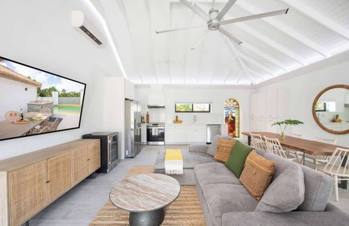 North Side Eigentumswohnung | The Mastic Cana LUXE Cottage & Pool on North Side