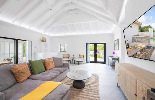 North Side Haus | The Mastic Cana Luxury Cottage
