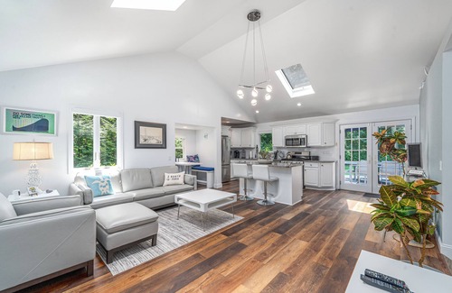 Mattituck Haus | The Mattituck Hideaway/Luxurious Wine Country Retreat