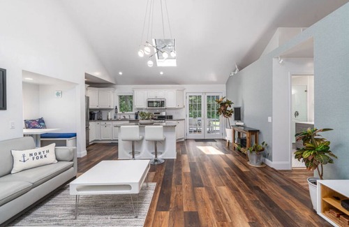 Mattituck Haus | The Mattituck Hideaway/Luxurious Wine Country Retreat