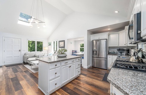 Mattituck Haus | The Mattituck Hideaway/Luxurious Wine Country Retreat