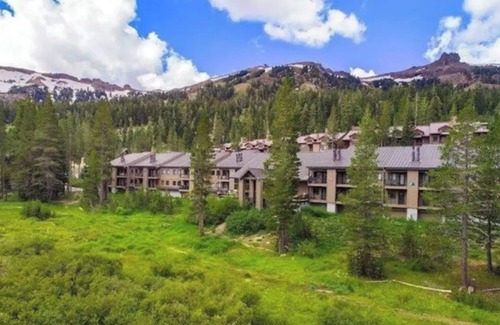 Kirkwood Wohnung | The Meadows-Cozy Hotel Room W/Deck