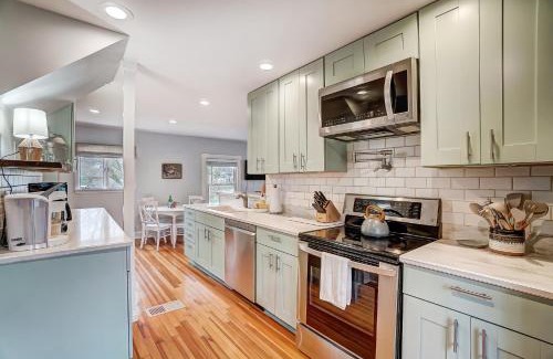 Bowling Green Haus | The Meeker House (Charming 3/4 Bedroom Home)