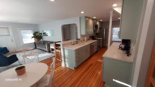 Bowling Green Haus | The Meeker House (Charming 3/4 Bedroom Home)