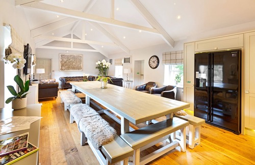 Alfreton Haus | The Milking Parlour Grande -9 bedroom property with hot tub