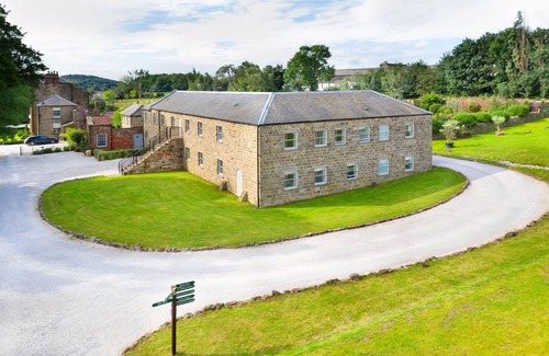 Alfreton Haus | The Milking Parlour Grande -9 bedroom property with hot tub