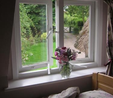 Moreton Bed & Breakfast | THE MOATS - CODDINGTON A small private thatched cottage B&B located in quiet countryside between Ledbury and Malvern - convenient for the Malvern Three Counties Showground and 5 miles from excellent shops restaurants and Ledbury Poetry Festival