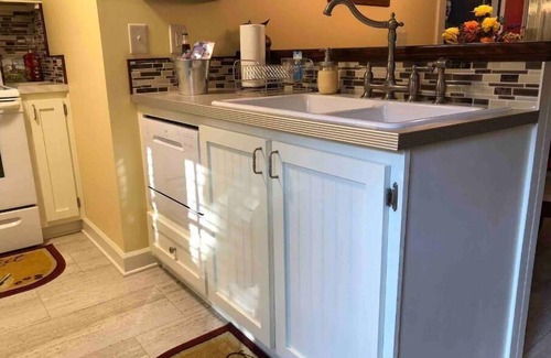 Williamston Haus | The Model T Suite at Snooze and Cruise Apartments