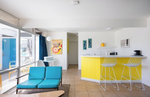 Desert Park Estates Hotel | The Monkey Tree by AvantStay – Mid-Century Modern Oasis with Pool