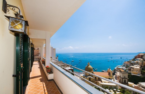 Positano City Centre Wohnung | The Moon Positano, only 3 minutes walk to reach the main beach in Positano.