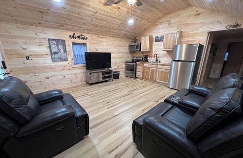 Baileyville Kabine | The Moose Cabin, cozy cabin right on the Atv and snowmobile trail access road.