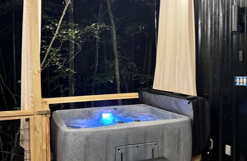 Tie Plant Kabine | The most unique getaway experience in North Mississippi!