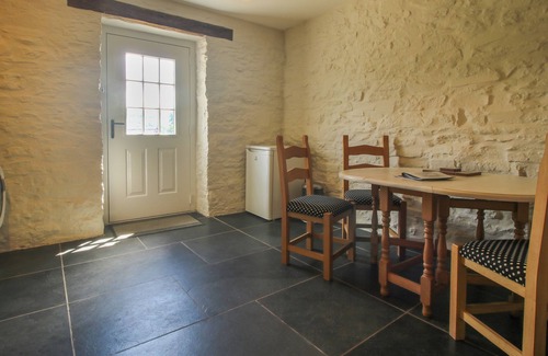 Clun Hütte | THE MYTTON AT MILL BARN, pet friendly, with open fire in Clun