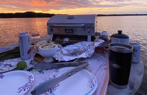 Lake Oconee Haus | The Navigators Club: Lake Oconee. Luxurious Lakefront 4BR/3BA/Art Studio/Dock