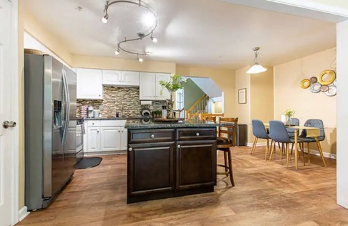 Germantown Haus | The Nest at Harmony Woods: Lux DC getaway + office