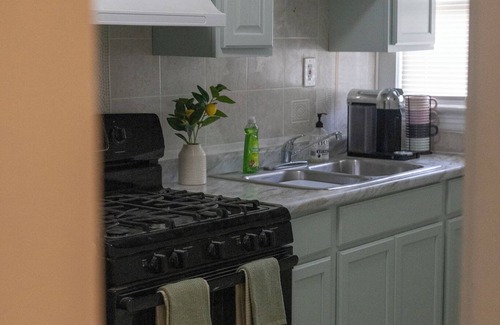 East Cleveland Haus | The Nest On Alcoy