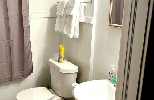 East Cleveland Haus | The Nest On Alcoy