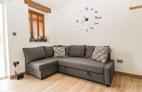 Lydney Haus | The Netherend Inn - Pet Friendly Haven