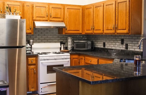 Sandy Haus | The Nitro Inn