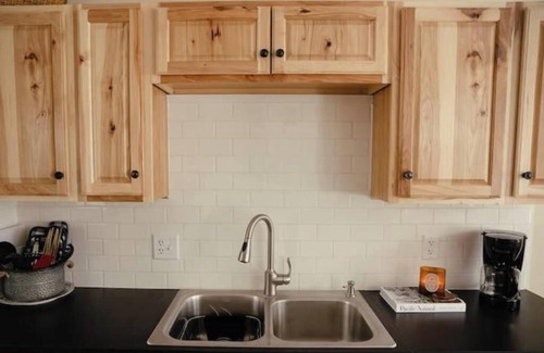 Saugatuck Haus | The Nook. Bright and Private. Walkable to downtown Saugatuck, fenced in yard.