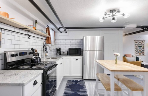 Union Park Wohnung | The Nook Studio Apartment - Centrally located in the Twin Cities!