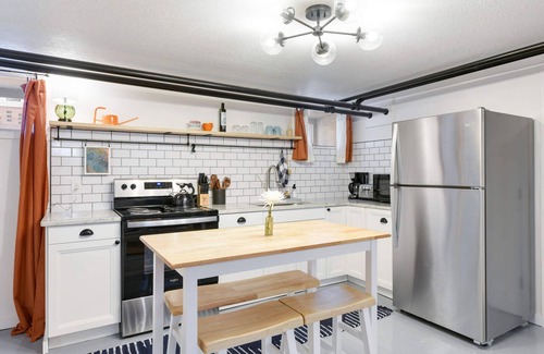 Union Park Wohnung | The Nook Studio Apartment - Centrally located in the Twin Cities!