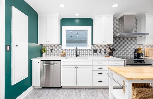 Perrysburg Haus | The Oak & Ivy / Walk Uptown!