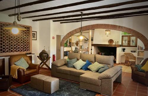 Avis Haus | The Oak Tree Farm - Open Layout Concept by Portus Alacer - Ideal for Families - Unplug, Unwind, and Reconnect with Nature