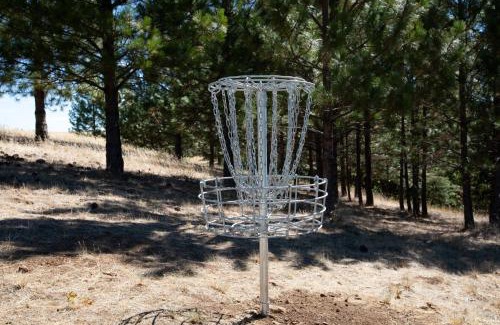 Lyle Haus | The Oaks feat Private Disc Golf Course