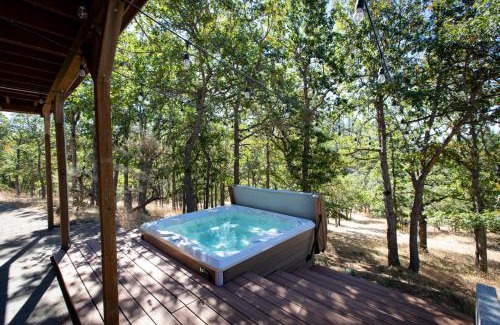 Lyle Haus | The Oaks feat Private Disc Golf Course