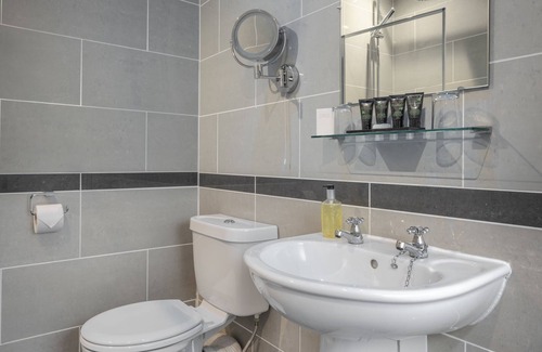 Burnley Hotel | The Oaks Hotel