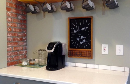 Walla Walla Haus | The Oasis Downtown 3 BR with Pool