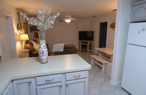 Painters Hill Haus | The Ocean is Your Backyard - Entire House on Ocean