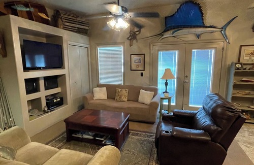 Venice Haus | The OffCall Spacious 4-bedroom home away from home in the heart of venice La