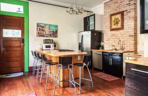 Mid-City Bed & Breakfast | The Okra Inn Carrollton - Beautiful 6BR, 4.5BA, Off-street Parking, Backyard