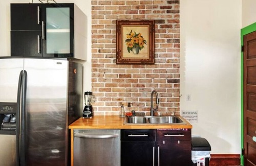 Mid-City Bed & Breakfast | The Okra Inn Carrollton - Beautiful 6BR, 4.5BA, Off-street Parking, Backyard