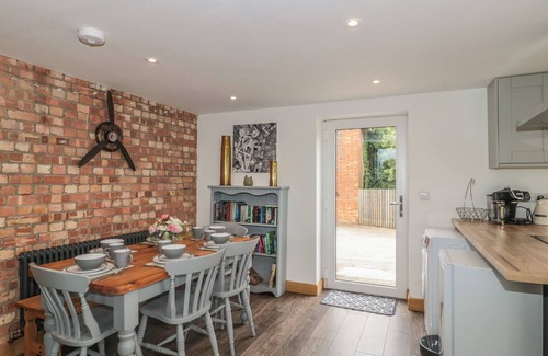 Middlezoy Hütte | The Old Ambulance House