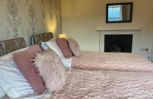 Marlborough Haus | The Old Barn Marlborough, spacious grade 2 listed with parking