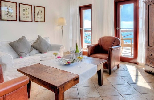 Oranjestad Hotel | The Old Gin House