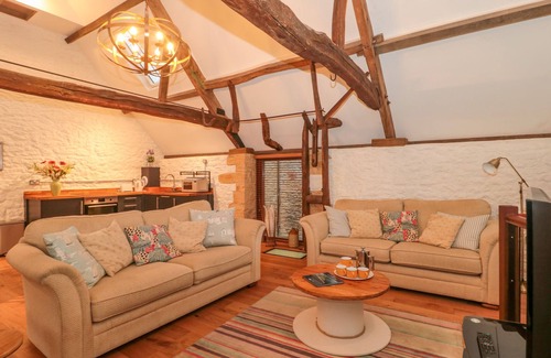 South Perrott Hütte | THE OLD GRANARY, family friendly, with a garden in Crewkerne