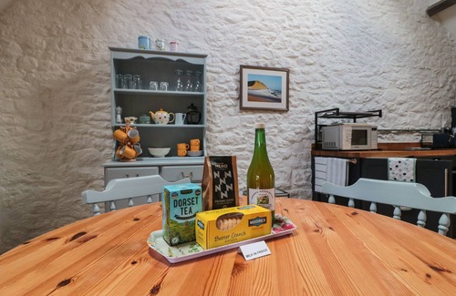 South Perrott Hütte | THE OLD GRANARY, family friendly, with a garden in Crewkerne