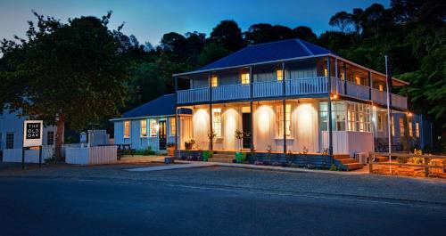 Mangonui Hotel | The Old Oak Boutique Hotel