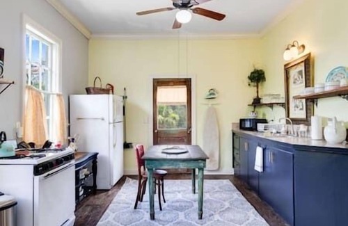 Breaux Bridge Wohnung | The Old Opera House Loft overlooks Downtown Breaux Bridge, sleeps 6