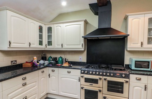 Shipton Hütte | The Old Post Office